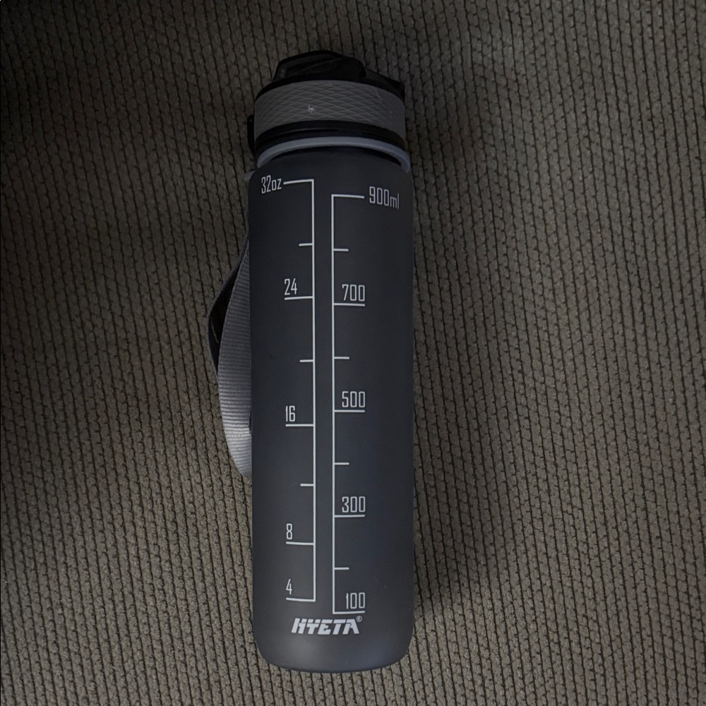 Gray HYETA Water Bottle 32oz